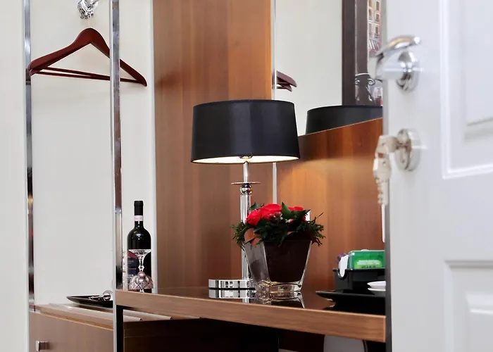 לינה וארוחת בוקר Piazza Venezia Grand 4*